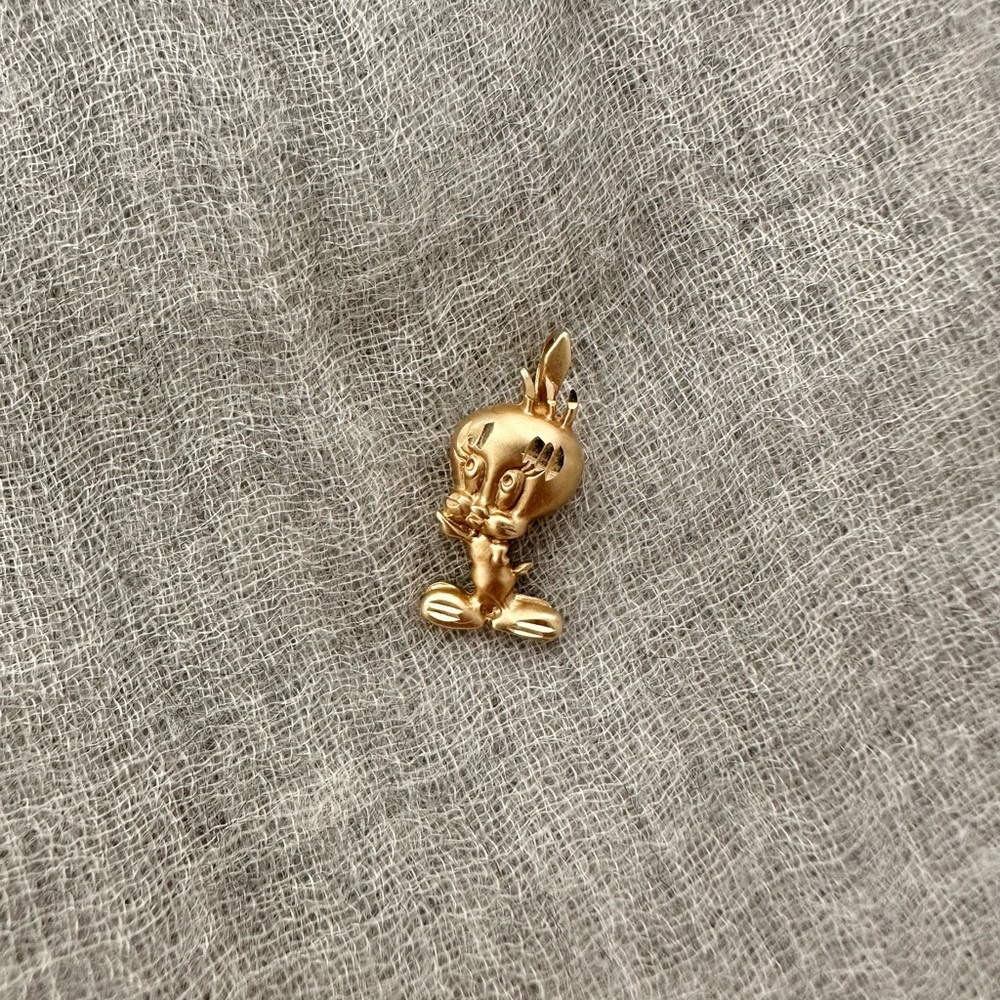 1990s vintage Tweety Bird pendant. 14k yellow gold.